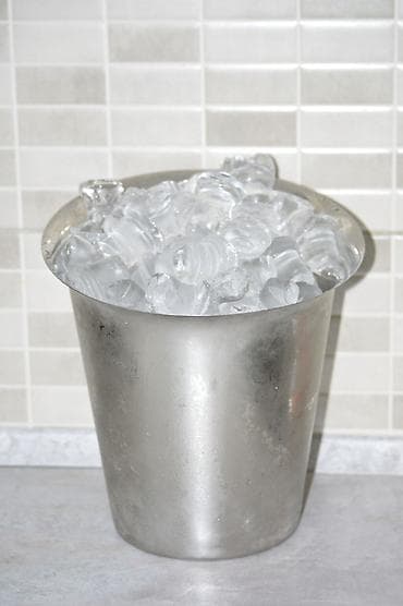 Полуфабрикаты: Лёд пищевой для вашего бизнеса, форма стаканчики. У нас премиальный — 1