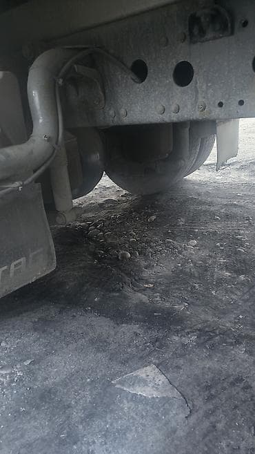 Тягач, Mercedes-Benz, Тентованный