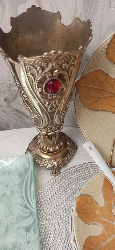 фарфоровый стол: Набор посуды и декора для сервировки стола (разнообразные предметы) — 3