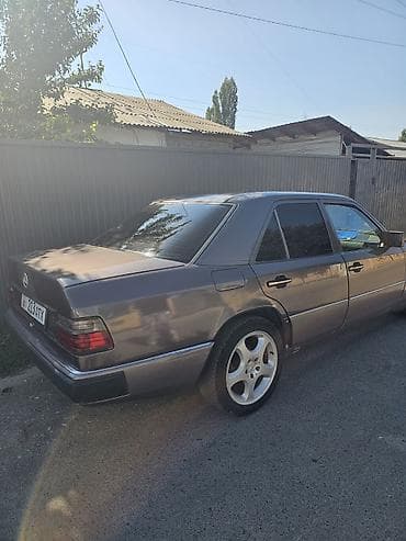 Унаа: Mercedes-Benz E-Class: 1991 г., 2.3 л, Кол менен иштөөчү, Бензин, Седан — 4