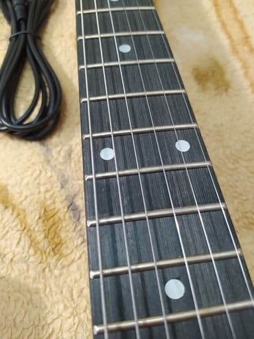 Гитары: Мощная реплика легендарного Fender Stratocaster! Белый корпус — 4