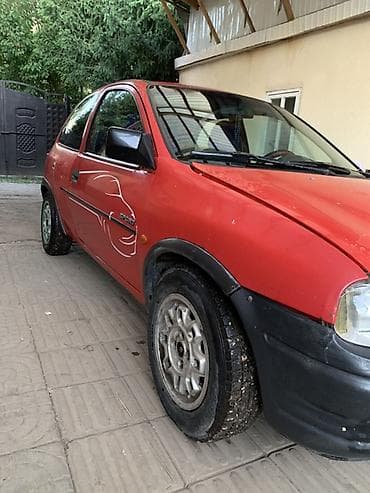 чангам машина: Opel Corsa: 1995 г., 1.4 л, Кол менен иштөөчү, Бензин, Хетчбек — 3