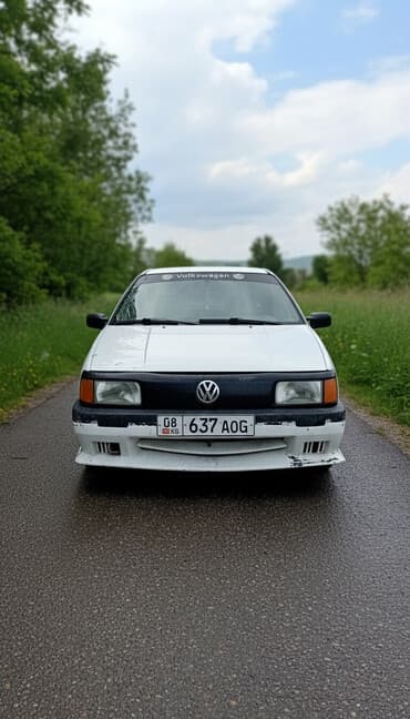 Volkswagen Passat: 1990 г., 1.8 л, Механика, Газ, Седан at lalafo.kg Volkswagen Passat: 1990 г., 1.8 л, Механика, Газ, Седан