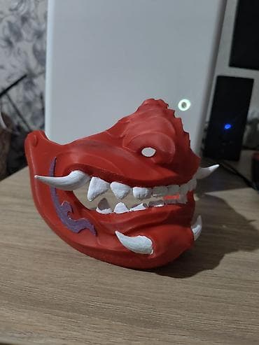 форма футбольный: Декоративная половинная маска о́ни (нижняя часть лица) - Ярко-красная — 1