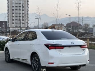 купить авто без посредников от хозяина недорого: Toyota Corolla: 2019 г., 1.8 л, Робот, Гибрид, Седан — 13