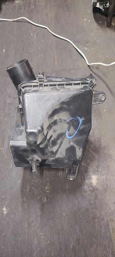 is250: Lexus IS-250, корпус воздушного фильтра — 3