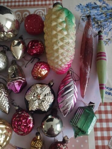 Гирлянды: Продаю новогодние игрушки. - Красные глянцевые шарики разных размеров — 5