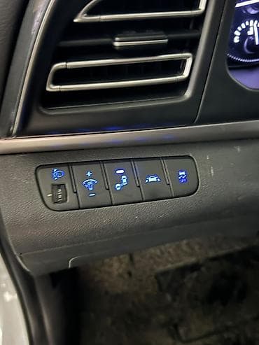 Hyundai Elantra: 2019 г., 1.6 л, Автомат, Бензин, Седан — 8