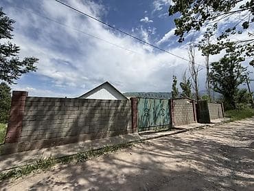 аренда домов аламедин 1: Продаётся жилой дом с большим огороженным участком. Выход на речку — 1