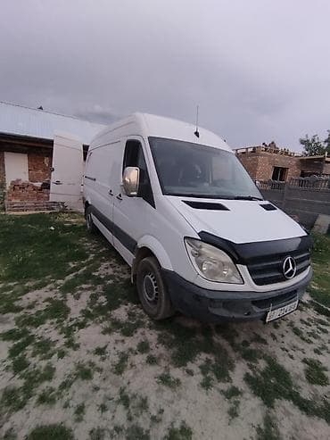 минивен фото: Mercedes-Benz Sprinter, белый фургон/цельнометаллический кузов — 1