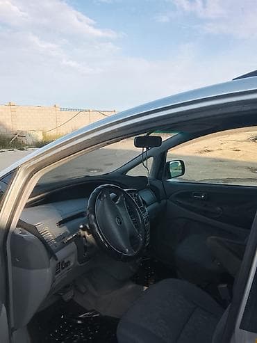 катамаран водный: Toyota Previa: 2003 г., 2.4 л, Автомат, Минивэн — 4