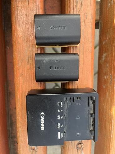 Видеокамеры: Комплект Canon: зарядное устройство и 2 аккумулятора Состав: - — 1