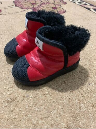 зимный обув: Детская зимняя обувь, 2 пары. 1) Черные ботинки: натуральная кожа - — 3