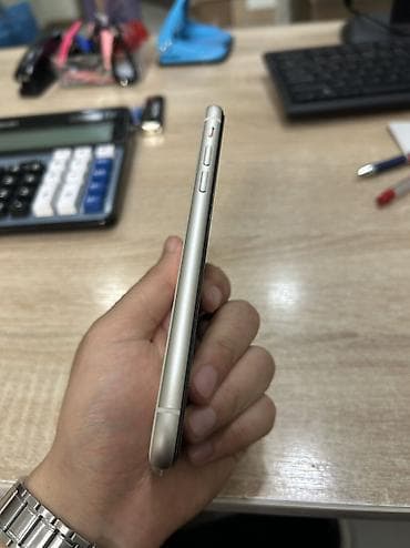 nokia e90: IPhone 11, Б/у, 128 ГБ, Белый — 3