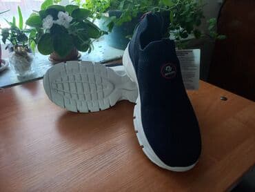 срочно продаю в связи с переездом: Крассовки новые для мальчика подростка размер 38 — 2