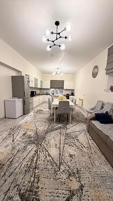 участок у реки: 🏡 Продаётся уютный дом в Орто-Сае — у подножья гор 📐 280 м² | 8 соток — 4