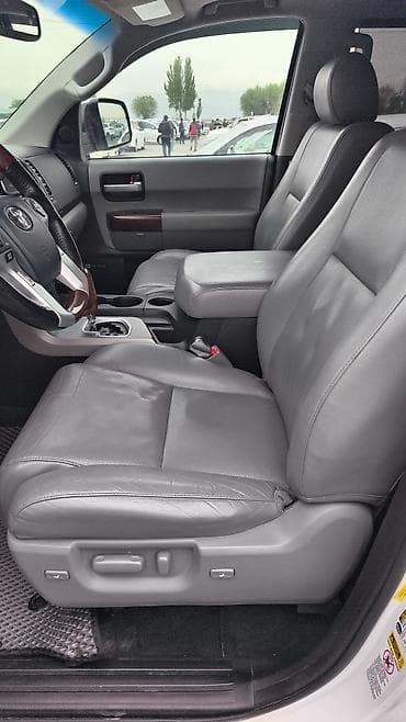 rav4 2007: Toyota Sequoia: 2017 г., 5.7 л, Автомат, Бензин, Внедорожник — 4