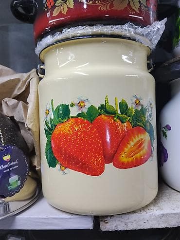 fire maple: Эмалированная банка/ кастрюля для кухни с рисунком клубники. - — 1