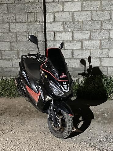 Скутер Макси 150 куб DongFang Stone (Racing), черный цвет с красными