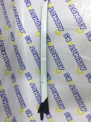 слив дождевой воды с крыши цена: Land Rover Range Rover, 2013 год, молдинг лобового стекла левый — 2