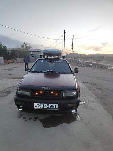 Унаа сатуу: Volkswagen Vento: 1992 г., 1.8 л, Кол менен иштөөчү, Бензин, Седан — 2
