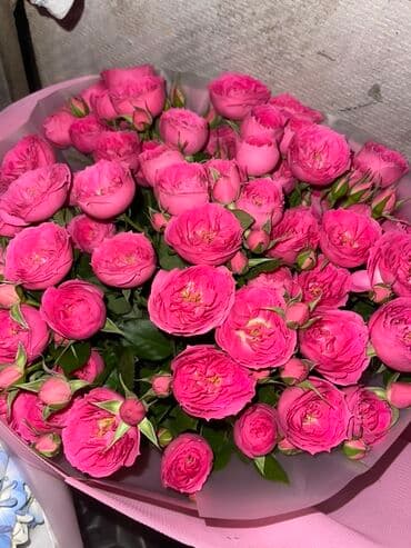 доставка цветов: Пышный букет кустовых роз насыщенно‑розового оттенка. - Сорт — 2