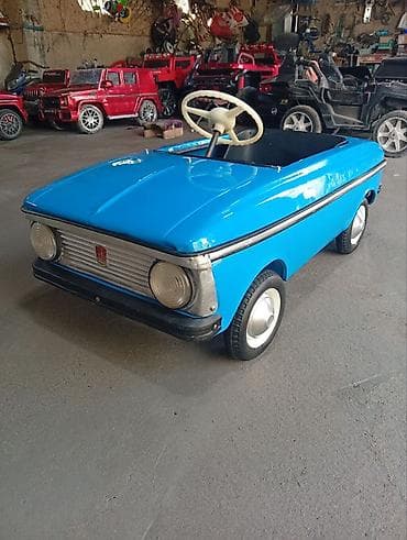 золото советское: Детский педальный автомобиль «АЗлК 19-91» (ретро) также есть москвич — 1