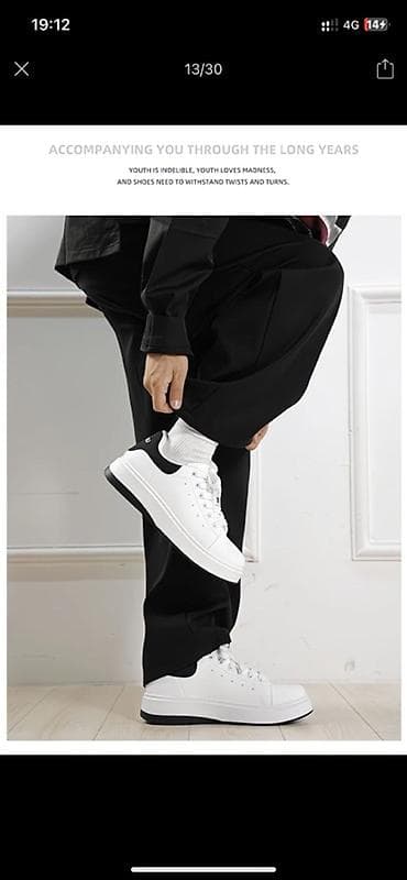 женские белые: Кеды унисекс, белые с чёрной пяткой - Лаконичный дизайн в стиле — 1