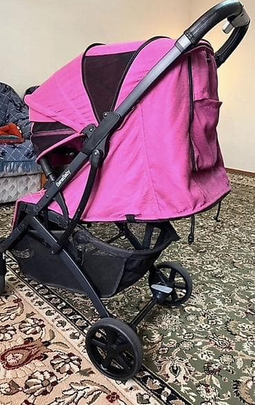 Коляски: Прогулочная коляска BeneBaby, цвет фуксия. Особенности: - Легкая — 4