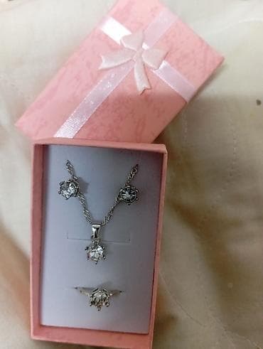 Жеке буюмдар: 590наборы 3/1 490 2/1 Набор украшений в подарочной коробке. Состав: - — 2