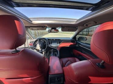 дом на калесох: Toyota Camry: 2018 г., 2.5 л, Автомат, Бензиновая, Седан — 11