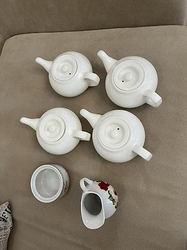 bubble tea: Набор для чаепития из фарфора. Состав: - 4 мини-чайника с крышками — 2