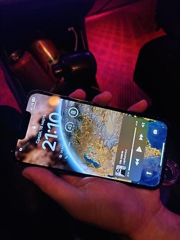 Apple iPhone: IPhone 13 Pro, Б/у, 256 ГБ, Серебристый, Чехол, 88 % — 2