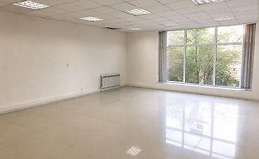 Недвижимость: Аренда офисов, 23 м², В бизнес центре, 1 линия, С отдельным входом, С отдельным сан узлом — 1