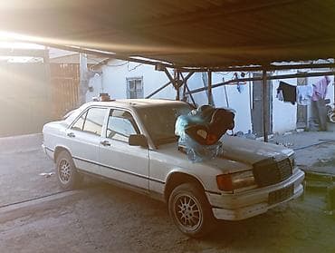 Mercedes-Benz 190: 1985 г., 2 л, Бензин, Седан — 5