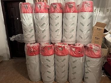 Легкие композитные газовые баллоны серо-красного цвета с