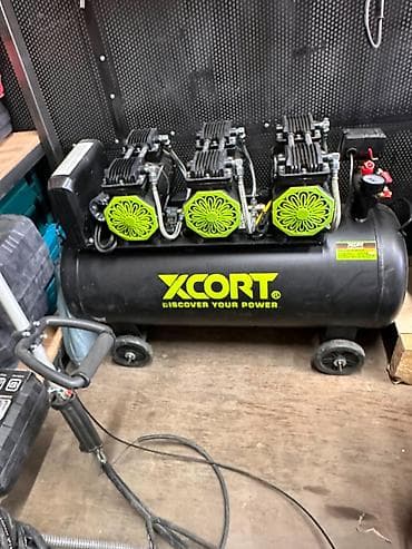 манометор: Бесшумный безмасляный компрессор Xcort KSCO3-120x3 - Тип: Silent Oil — 1