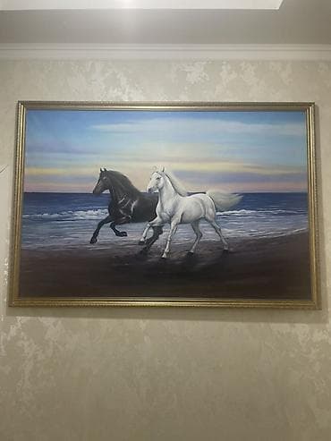 Картина «Две лошади у моря» в раме. - Сюжет: черная и белая лошади