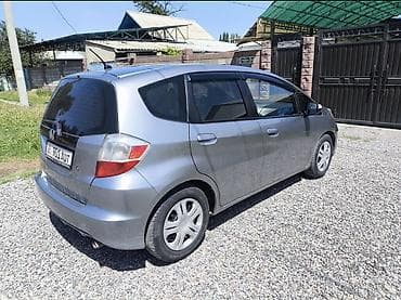 машина салон: Honda Fit: 2008 г., 1.5 л, Механика, Бензин, Хэтчбэк — 4