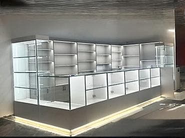 оборудование бутик: Бишкек Торговый островок 19кв - Материалы: стеклянные витрины с — 1