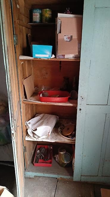 военные жилеты: 1)Тумбочки 2 шт, каждая 500сом 2) Шкаф деревянный, цена 2000сом — 3