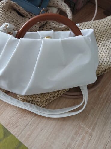 распродажа брендовых сумок: Продам Сумочки классные!! Цвета: белый и голубой Отличный вариант на — 4