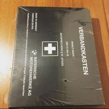 Продаю на BMW e34 штатную аптечку оригинал новую еще в пленке, и