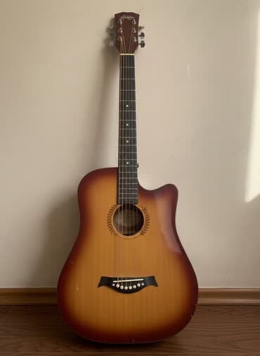 Барабаны: Акустическая гитара дредноут с вырезом (cutaway) в стиле sunburst. - — 2