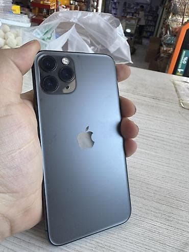 Смартфон Apple iPhone с тройной основной камерой и вспышкой, корпус