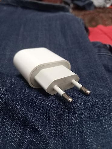 оригинальные аирподсы 1: Зарядка Apple почти новая люксовая копия в магазине стоят 1200 сом — 1