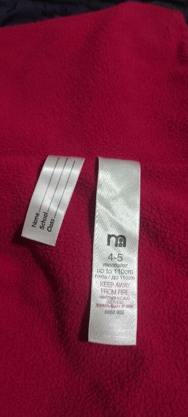 куртка дождевик: Продаётся демисезонная куртка, утеплённая флисом, размер 110см, в — 4