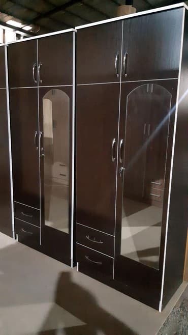 продаю книжный шкаф: Шифонер — 1