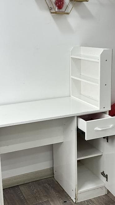 стол для обеда: Маникюрный стол - Цвет: белый. - Материал: ЛДСП. - Рабочая — 3