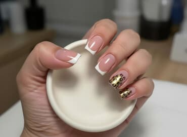 маникюр с выездом на дом: Укрепление ногтей, Покрытие гель лаком, Донаращивание ногтей, Маникюр, С выездом на дом, Консультация, Одноразовые расходные материалы — 1